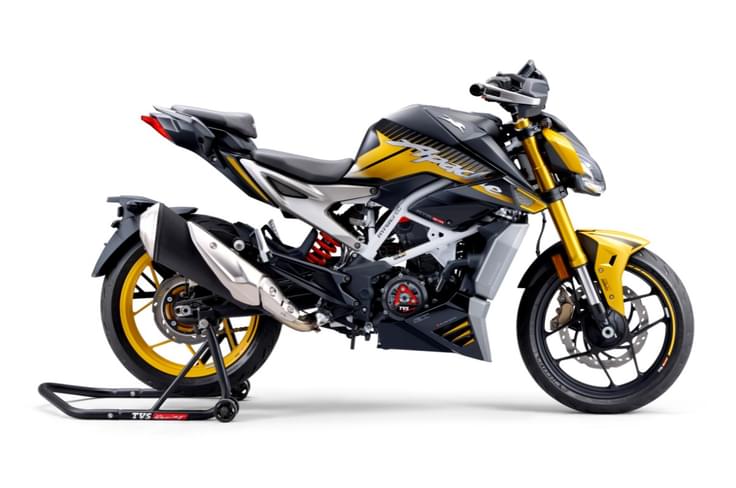 The Apache RTR 310 now also comes with a clear clutch cover. TVS Apache RTR 310 right side profile static in studio